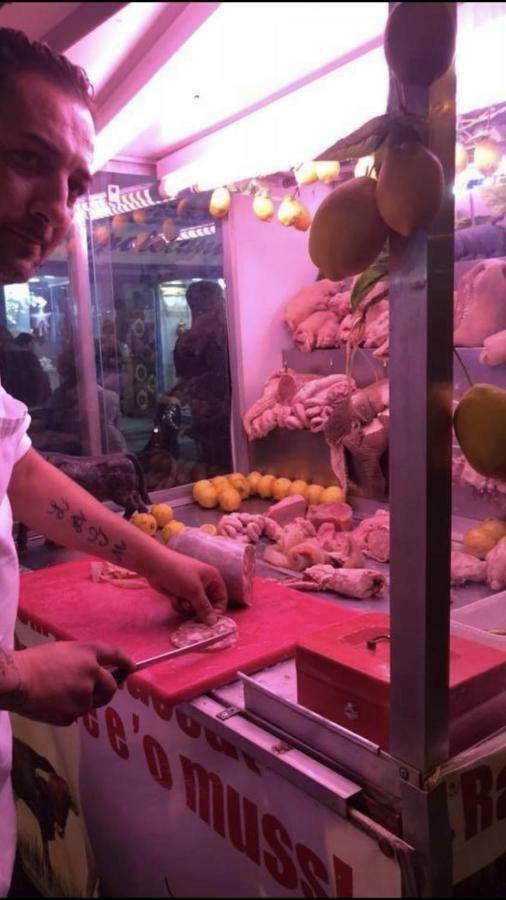 Rosy Monolocale Nel Centro Storico Di Torre Annunziata Di Fronte Scavi Oplonti Lägenhet Exteriör bild