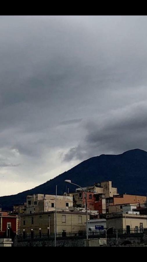 Rosy Monolocale Nel Centro Storico Di Torre Annunziata Di Fronte Scavi Oplonti Lägenhet Exteriör bild