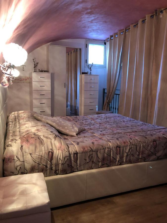 Rosy Monolocale Nel Centro Storico Di Torre Annunziata Di Fronte Scavi Oplonti Lägenhet Exteriör bild